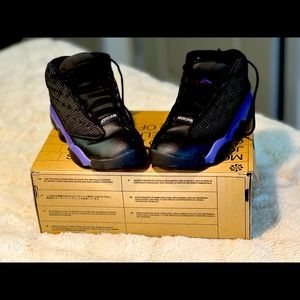 Kids size 2y Jordan’s good condition.